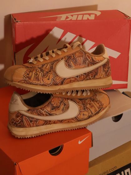 A perfect Valentine's gift. I created a freehand travel-themed doodle on these coffee-dyed Nike Cortez sneakers. The warm tones and intricate line work make for a truly personal and artistic piece of footwear.