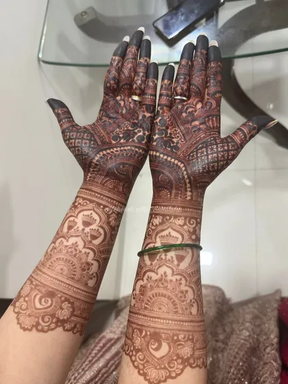 The back of the hands showing a deep, even stain, perfect for an engagement ceremony.