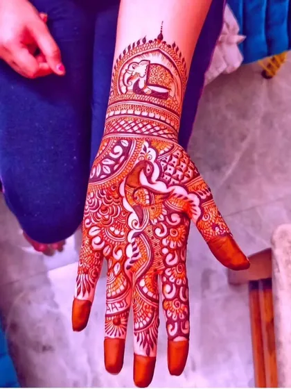 A single-hand design perfect for an animal lover. It features a majestic elephant motif on the wrist, surrounded by intricate floral and paisley patterns.