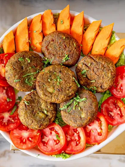 A closer look at my Harabhara Kebab, plated beautifully with fresh tomatoes and carrots. It's a delightful green kebab that is both nutritious and tasty.