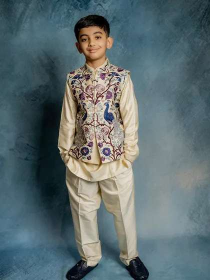 A full-length shot of our peacock embroidered Bundi set. The off-white silk and detailed threadwork create a look of understated luxury, perfect for making a sophisticated statement.