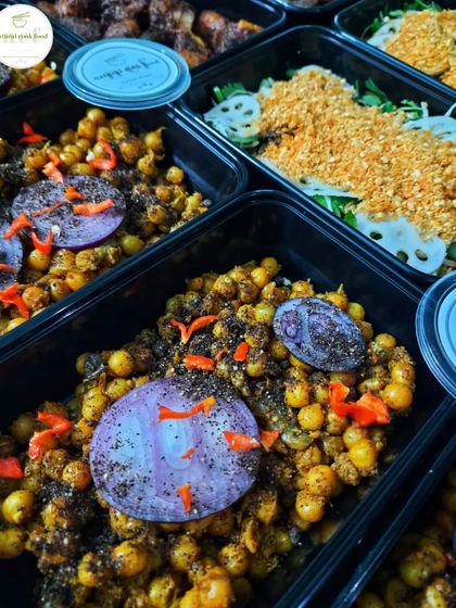 Spicy kelichana and fresh singju, packed and sealed for a long journey. We ensure our food travels well.