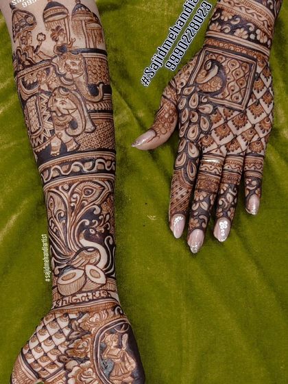 This design features a beautiful blend of motifs. The forearm showcases a graceful peacock, while the hand has a detailed jaali pattern. The top of the arm is adorned with a doli scene.