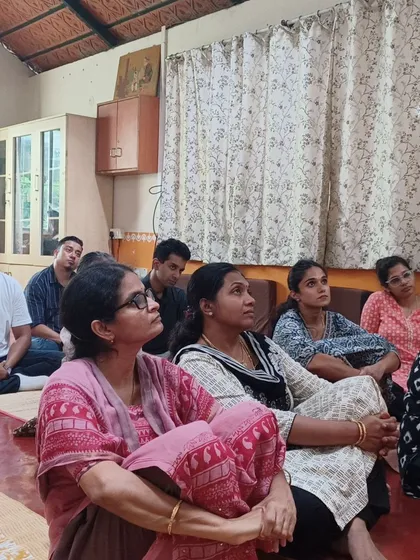 A moment of focused listening during an intensive course. To be a great storyteller, one must first learn to be a great listener.