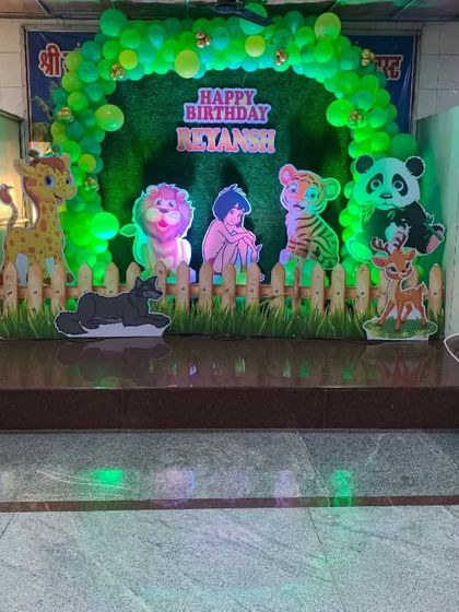 Another view of the jungle theme birthday decoration, showing the full stage setup. The character cutouts are placed to create a lively scene, perfect for a child who loves animals and adventure stories.