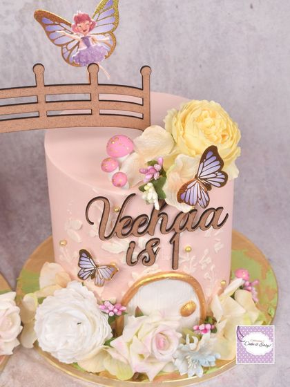 A close-up of the second fairy garden cake.