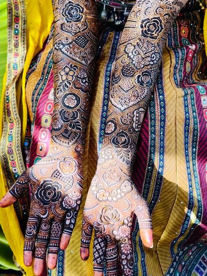 The beautiful mehndi for bride Saba, captured from different angles. The design includes personalized initials and a rich, dark stain.