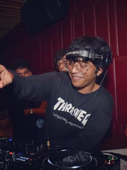 In my "la la la" mood, just vibing and enjoying the music. A happy DJ means a happy dance floor.