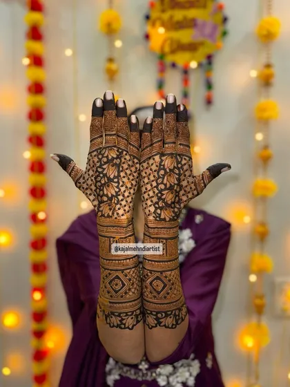 A beautiful shot of a floral backhand design against a festive background.