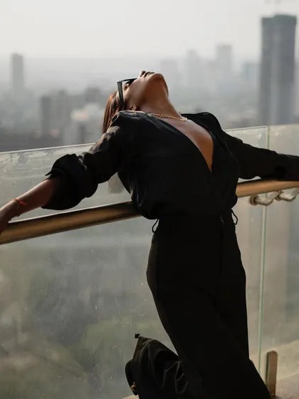 Capturing the 'Boss Lady' vibe with the Mumbai skyline as the backdrop. This rooftop shot of Swati Shepherd conveys a sense of power, freedom, and ambition.