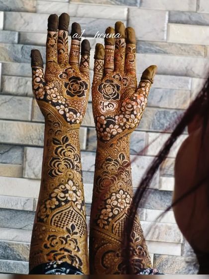 The contrast between the dark and light spaces in this design makes the floral patterns pop.