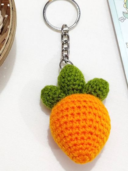 A cute and simple carrot charm keychain, perfect for a touch of whimsy.