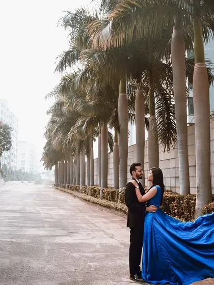 A cinematic shot where the city street becomes your stage. The flowing trail of the gown adds a touch of drama and movement, turning a simple embrace into a grand, romantic statement.