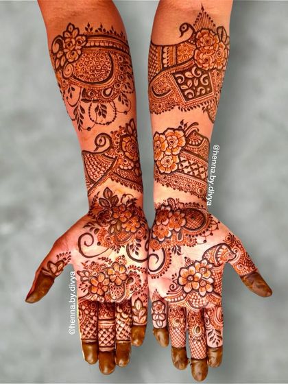 Intricate Bridal Mehendi photo 16