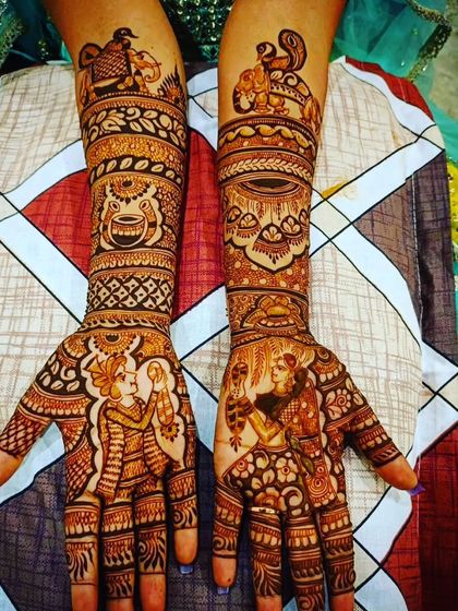This design shows the couple in a classic varmala pose. The arms are decorated with traditional motifs like the dhol and shehnai, representing wedding music.