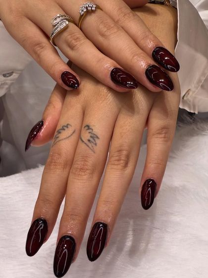 A classic and sophisticated look. This set features long, almond-shaped nails in a deep, glossy oxblood red for a timelessly chic manicure.