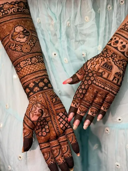 Another view of a classic bridal design, featuring peacocks and architectural domes. The symmetry and attention to detail are key to creating such a grand and impressive look.