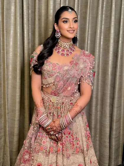 Mehak's reception look is all about that newlywed glow. The soft, sparkly eyes and radiant skin make her shine.