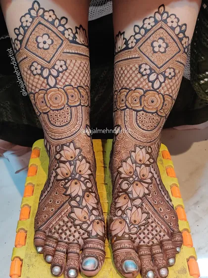 For the bride who wants it all, I create heavy, intricate designs for the feet that are just as stunning as the hands. This full-coverage leg mehndi features beautiful lotus and floral patterns for a truly royal look.