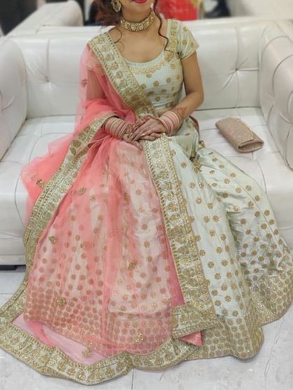 A client looking elegant in a rented choker set. She paired it with a pista green lehenga and peach dupatta, showing how my jewellery can complement a variety of colorful Indian outfits for a wedding function.