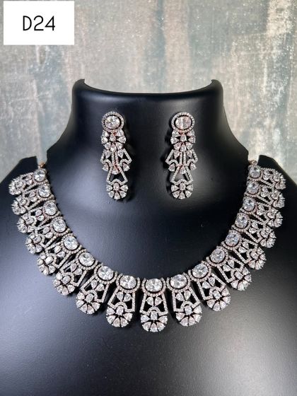 A classic choker design with an art-deco feel, finished in trendy rose gold. This is a versatile American diamond set to rent for any party or special occasion.