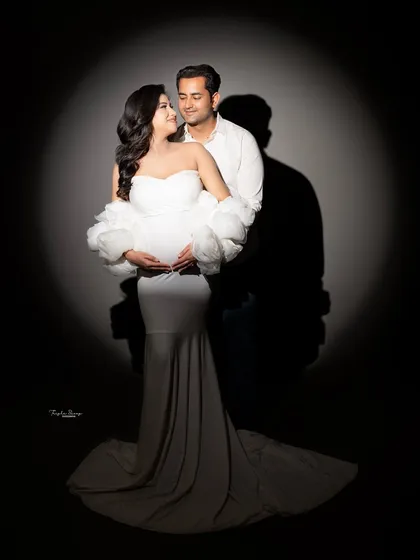 The interaction between a couple during a maternity shoot is so important. This pose, with the dad-to-be embracing his partner, is full of love and support.