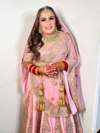 A soft and pretty pink bridal look for a morning Sikh wedding. The makeup is fresh and dewy, perfect for a daytime Anand Karaj ceremony.