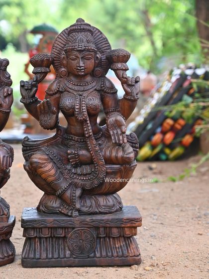 A close-up of the 2-foot Maha Lakshmi statue, designed to be paired with the Maha Vishnu idol.