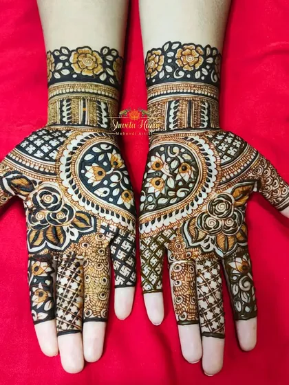 A traditional design for a guest who loves the bold meenakari style. The pattern is centered around large circular motifs filled with floral and geometric details.