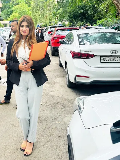 Advocating fiercely and achieving fearlessly. A typical day on the move, holding case files and ready for court.