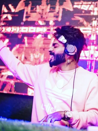 A throwback to a set at Botanik Skylife in Kolkata, feeling the music.