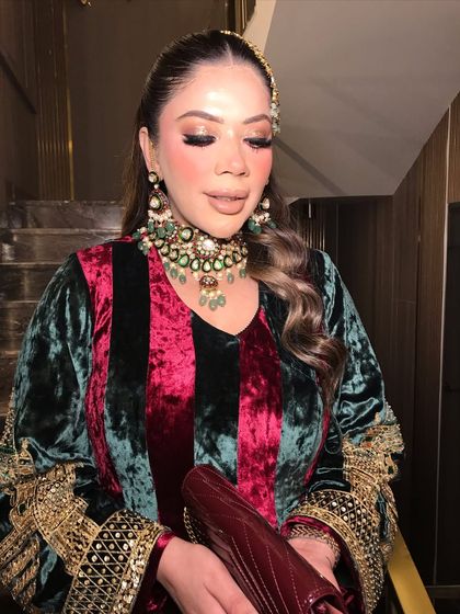 Timeless Traditional & Festive Glam photo 7