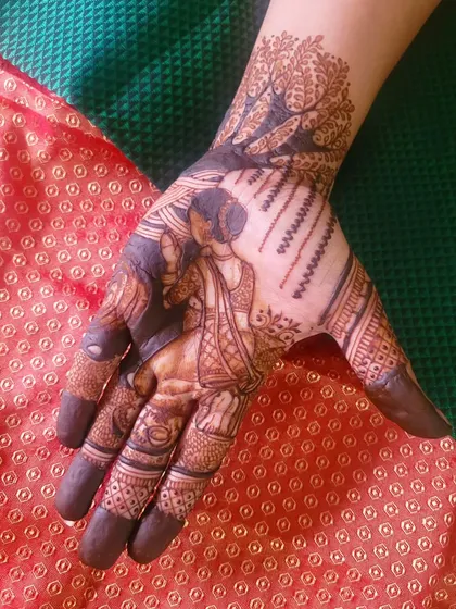 The other hand from the Vat Purnima set, showing a woman tying a thread around a banyan tree, a central ritual of the festival.