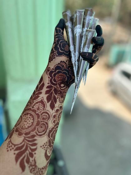 A shot of my handmade organic henna cones, ready for Eid bookings. The deep stain is all thanks to the quality of these cones.