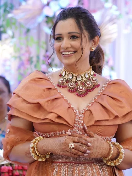 A perfect blend of elegance and glam for the groom's sister. Her makeup was designed to complement her beautiful outfit and the celebratory mood.