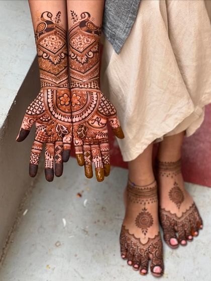 A popular combination for NRI brides and guests: semi-bridal hands with simpler, matching mandala designs on the feet.