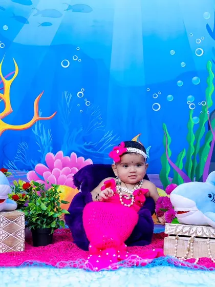 This little mermaid is surrounded by her shark friends in our detailed and colorful underwater set.