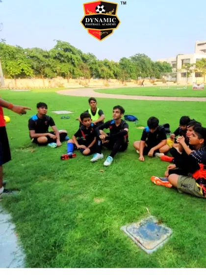 A coach leads a post-practice discussion with the team. These moments are crucial for reflection, learning, and strengthening the bond between players and mentors.