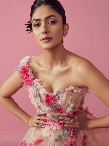 A closer look at the stunning Saiid Kobeisy gown I chose for Mrunal Thakur. The intricate floral details and soft color palette were central to this romantic and feminine red carpet style.
