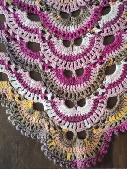 Another detail shot showing the delicate picot edging I added to the border for a refined finish.