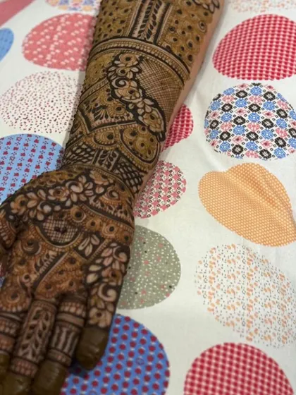 Another view of the full-arm design.