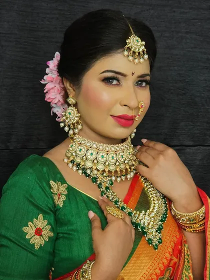 A portrait of the bride, highlighting the perfect harmony between her makeup, jewelry, and traditional attire.