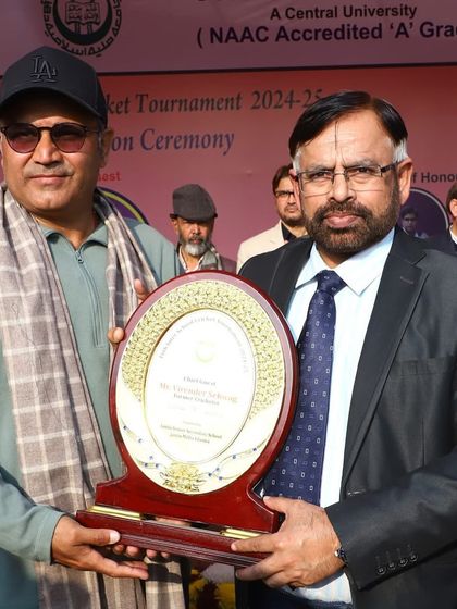 Virender Sehwag being felicitated with a memento at the prize distribution ceremony. It is an honour to have our most accomplished alumni return to guide and motivate our young athletes.
