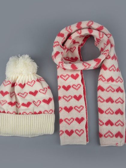 Another arrangement of the heart-themed winter set.