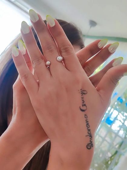 A soft and subtle ombre with a hint of neon yellow at the tips. This is a minimalist way to play with color.