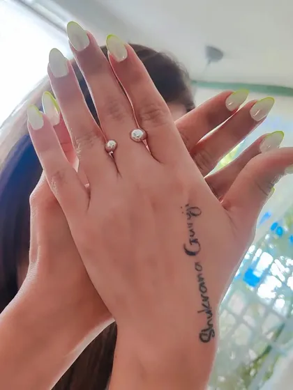 A soft and subtle ombre with a hint of neon yellow at the tips. This is a minimalist way to play with color.