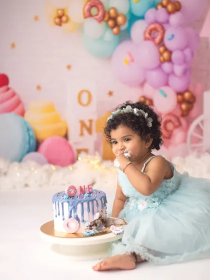 That first taste of birthday cake is always a precious memory. This little doll totally owned her cake smash session like a pro.
