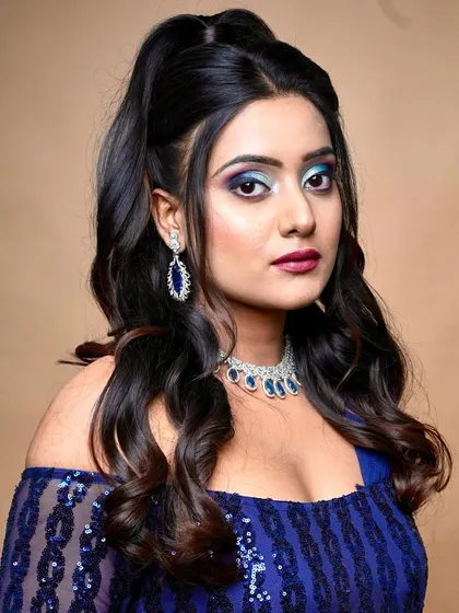 This look is perfect for a sangeet or cocktail party, showcasing fun and festive makeup.