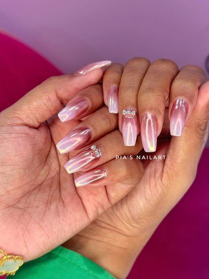 For the minimalist bride who still wants that wow factor. We used a special effect chrome for a pearlescent finish and added tiny, delicate bow charms.