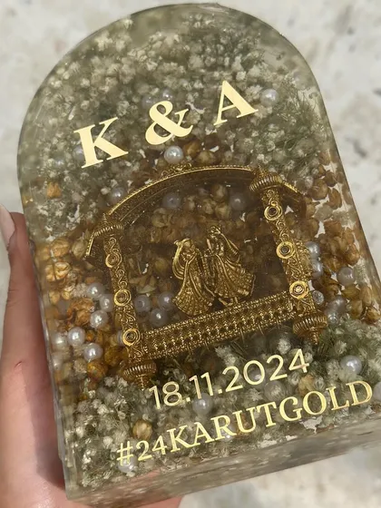 I was so honored to preserve this couple's varmala and kaleeras together in this beautiful arch. It’s a complete story of their wedding day, captured forever in a single piece of resin art.